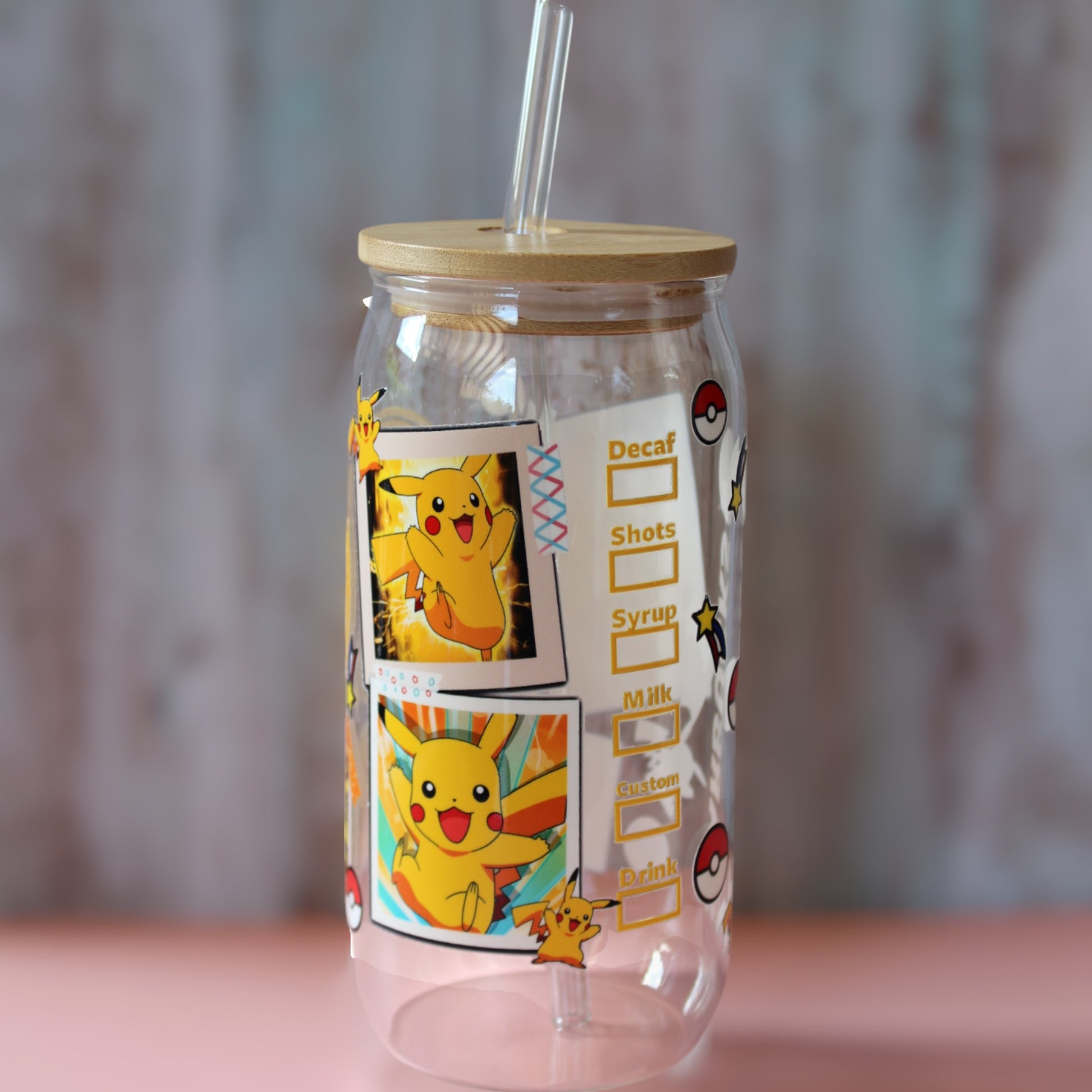 Trinkglas mit Bambus Deckel und Glasstrohhalm | Anime Trinkglas | Pokémon Trinkglas | Pikachu | Bisasam| Glumanda| Pokémon | 560ml | 18 uz.