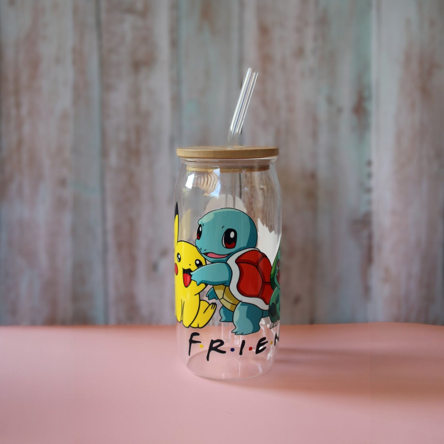 Trinkglas mit Bambus Deckel und Glasstrohhalm | Anime Trinkglas | Pokémon Trinkglas | Pikachu | Bisasam| Glumanda| Pokémon | 560ml | 18 uz.