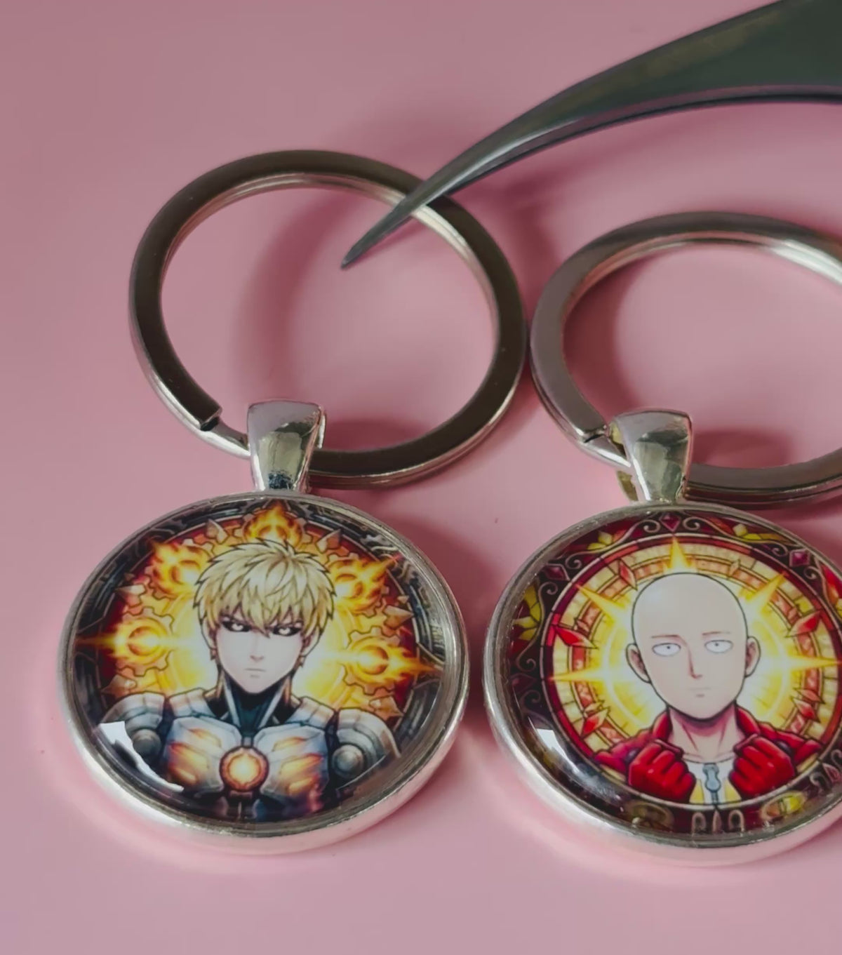 One Punch Man Anime-Schlüsselanhänger mit rundem Motiv und silbernem Metallanhänger