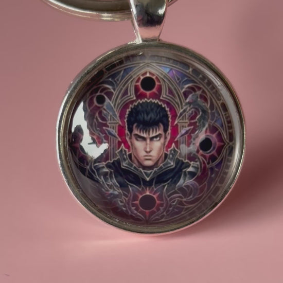 Berserk Anime-Schlüsselanhänger mit rundem Motiv und silbernem Metallanhänger