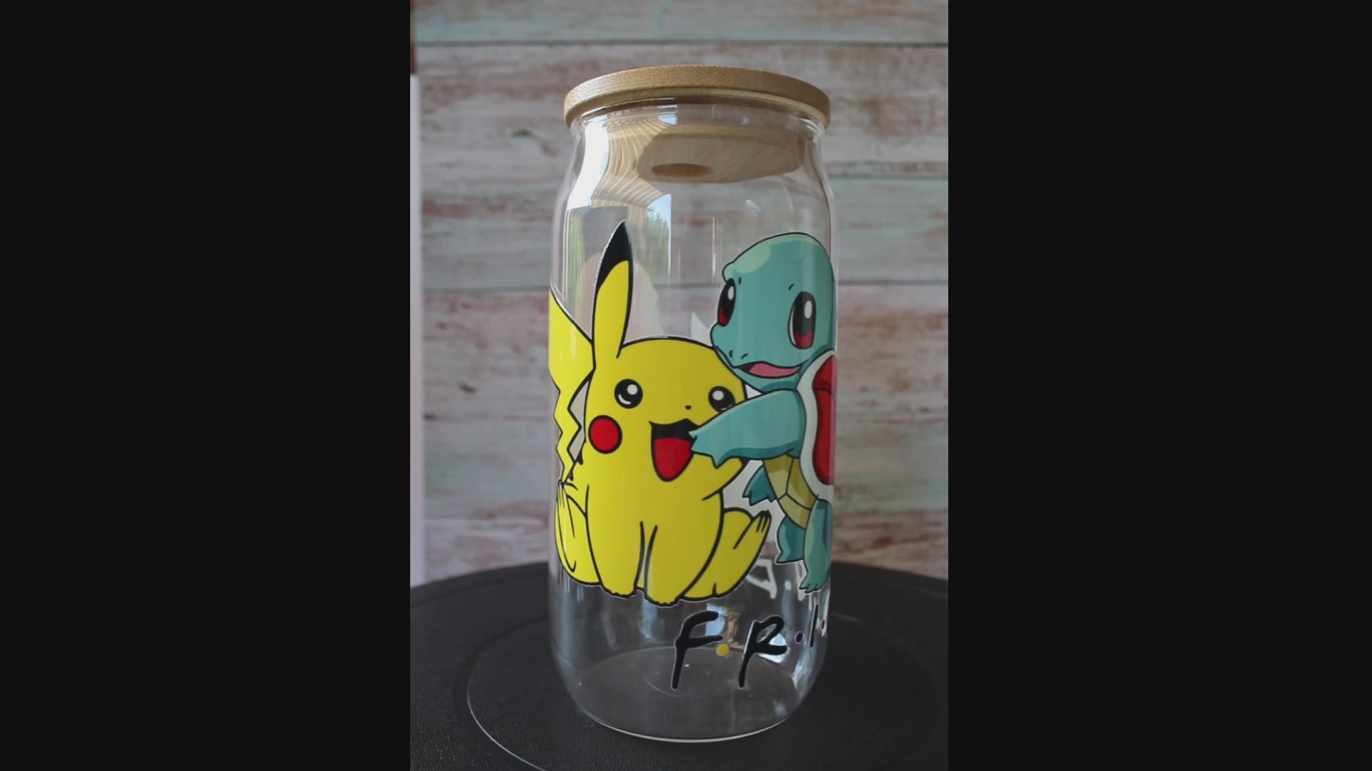 Trinkglas mit Bambus Deckel und Glasstrohhalm | Anime Trinkglas | Pokémon Trinkglas | Pikachu | Bisasam| Glumanda| Pokémon | 560ml | 18 uz.