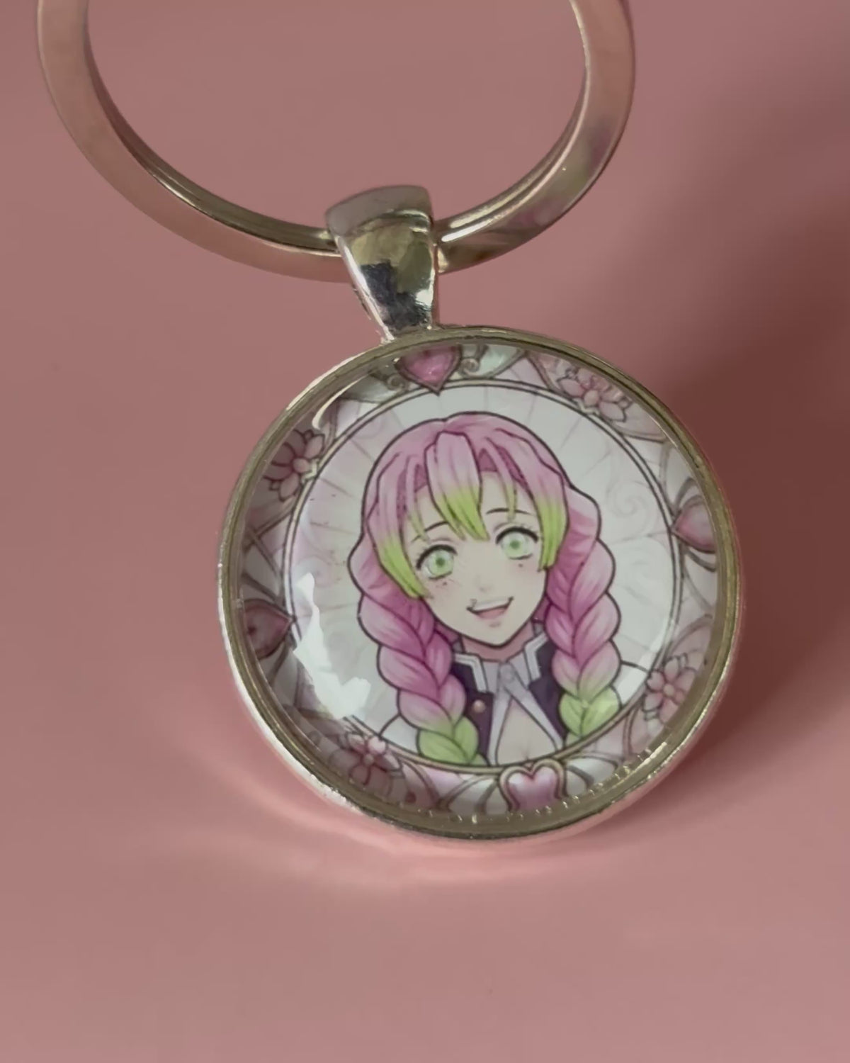 Demon Slayer Anime-Schlüsselanhänger mit rundem Motiv und silbernem Metallanhänger