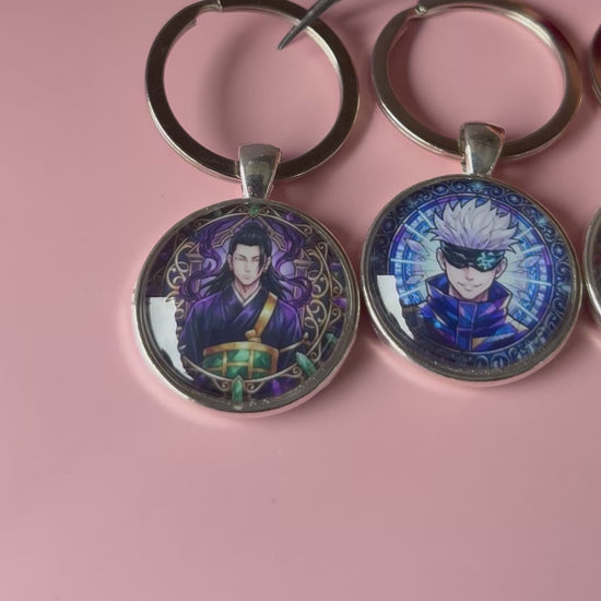 Jujutsu Kaisen Anime-Schlüsselanhänger mit rundem Motiv und silbernem Metallanhänger