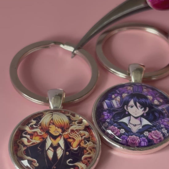 One Piece Anime-Schlüsselanhänger mit rundem Motiv und silbernem Metallanhänger