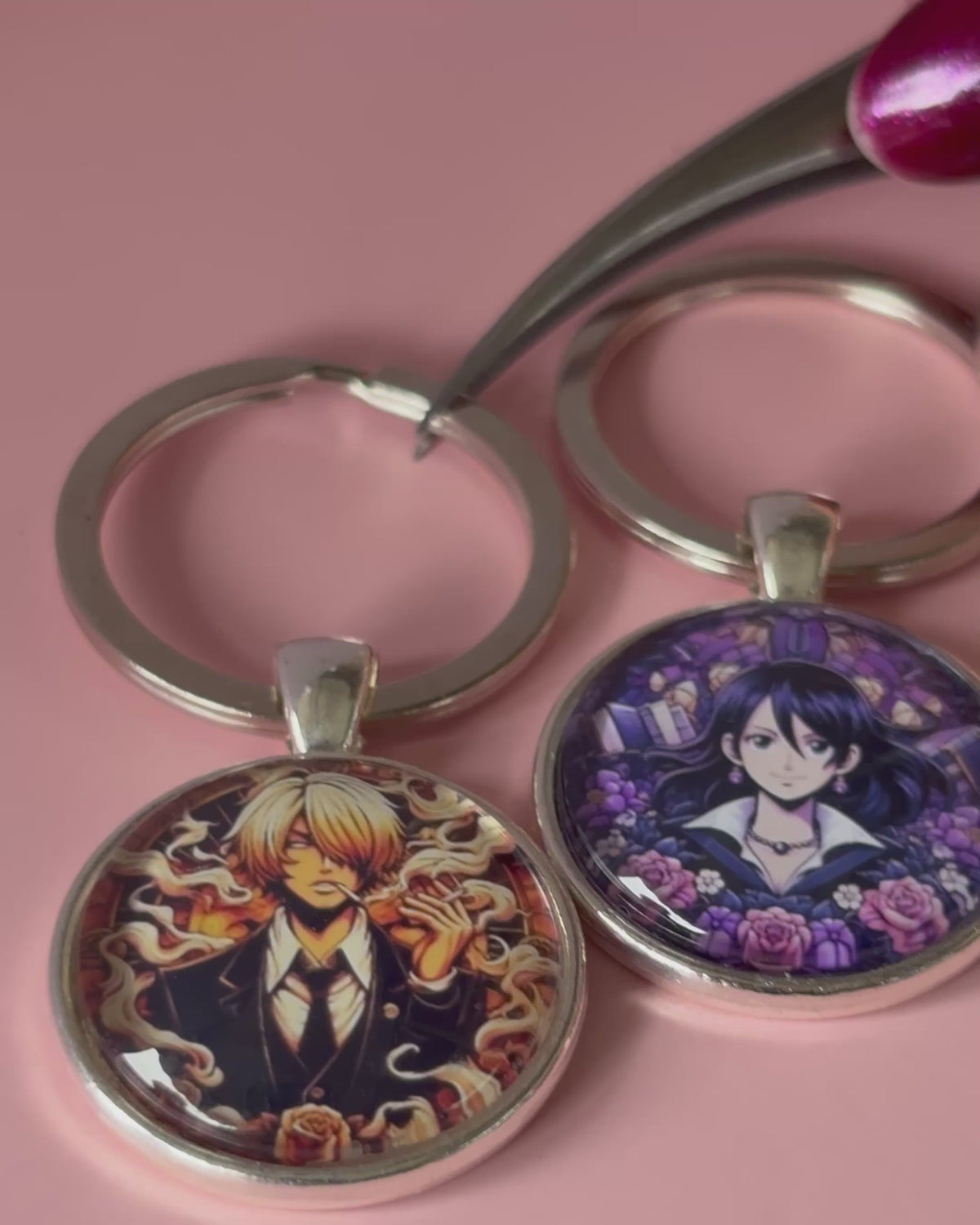 One Piece Anime-Schlüsselanhänger mit rundem Motiv und silbernem Metallanhänger