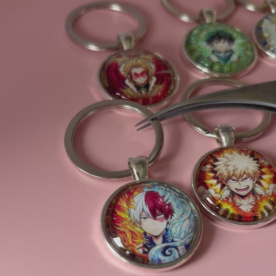 My Hero Academia Anime-Schlüsselanhänger mit rundem Motiv und silbernem Metallanhänger
